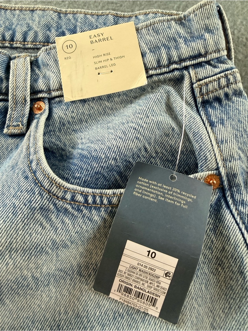 Universal Thread - Light-Wash High-Rise Easy Barrel Jeans - Picture 4 of 11